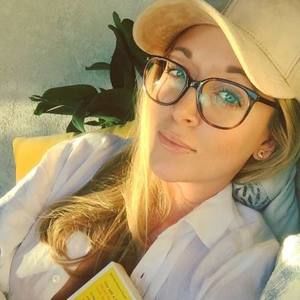 Meet your Posher, Becca